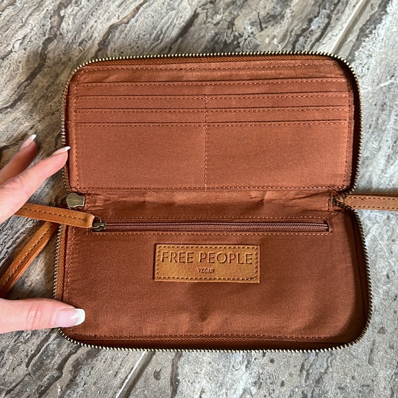 FREE PEOPLE Vegan Leather Brown Wristlet Brand New with Tags! - Picture 3 of 6